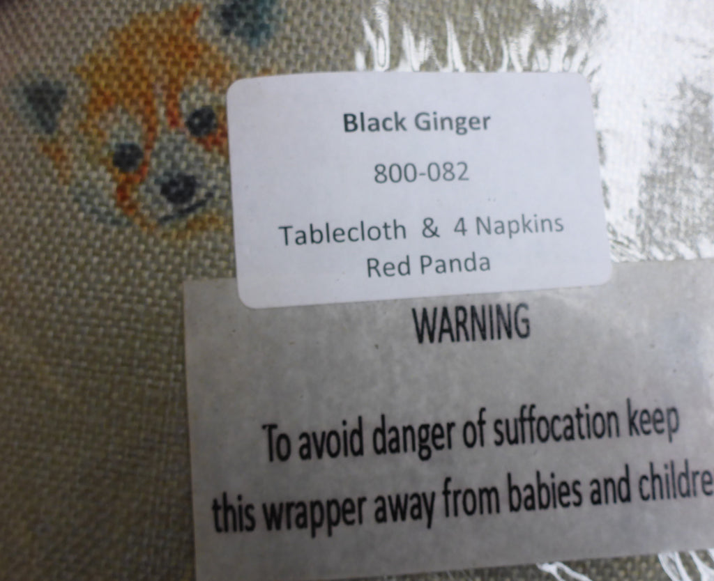 Black Ginger Red Panda Rectangular Tablecloth 180x140cm with 4 Cloth Napkins