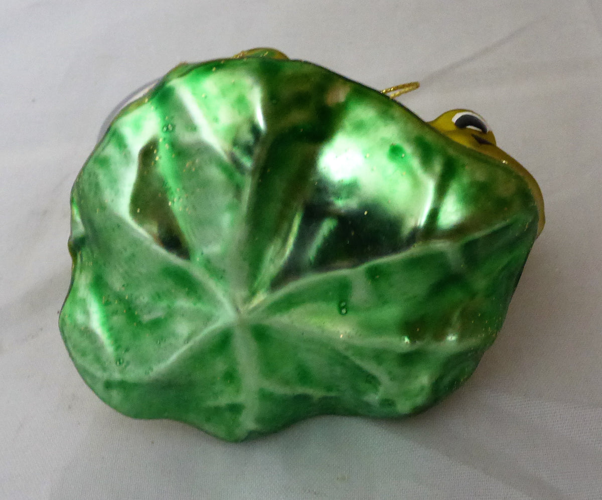 Sass & Belle 3D Glass Frog on a Leaf Christmas Tree Bauble