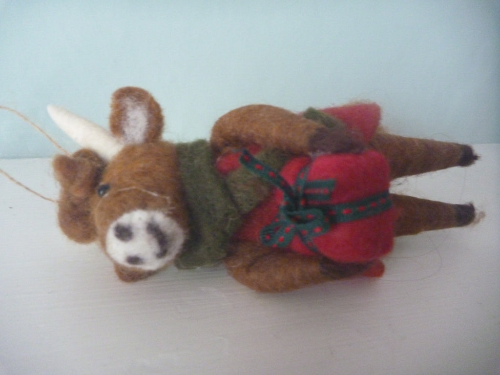 Sass & Belle Highland Cow with Gift Felt Christmas Decoration