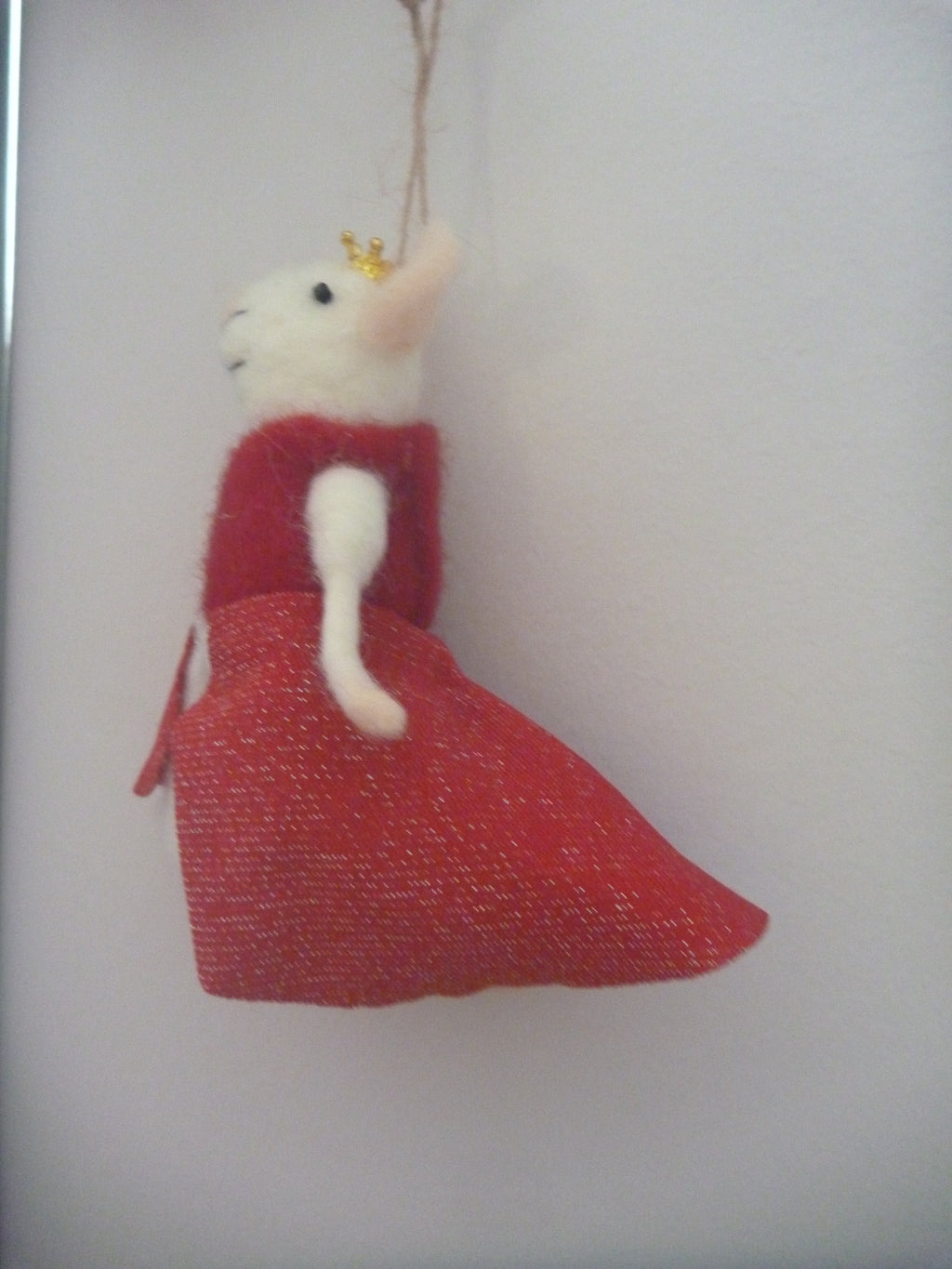 Sass & Belle Felt Mouse Hanging Christmas Tree Decoration - Queen in Red Dress