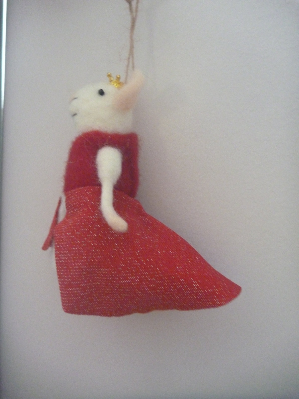 Sass & Belle Felt Mouse Hanging Christmas Tree Decoration - Queen in Red Dress