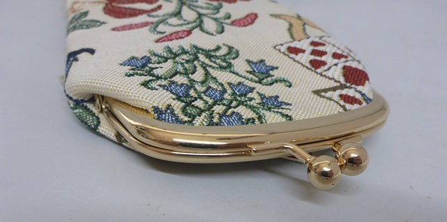 Signare Tapestry Clasp Top Soft Glasses Case - Alice in Wonderland Cream