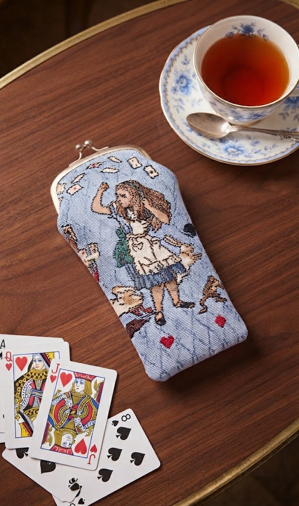 Signare Tapestry Clasp Top Soft Glasses Case - Alice in Wonderland Nothing But Cards